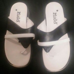 Mudd Black & White Sandals 9.5 M